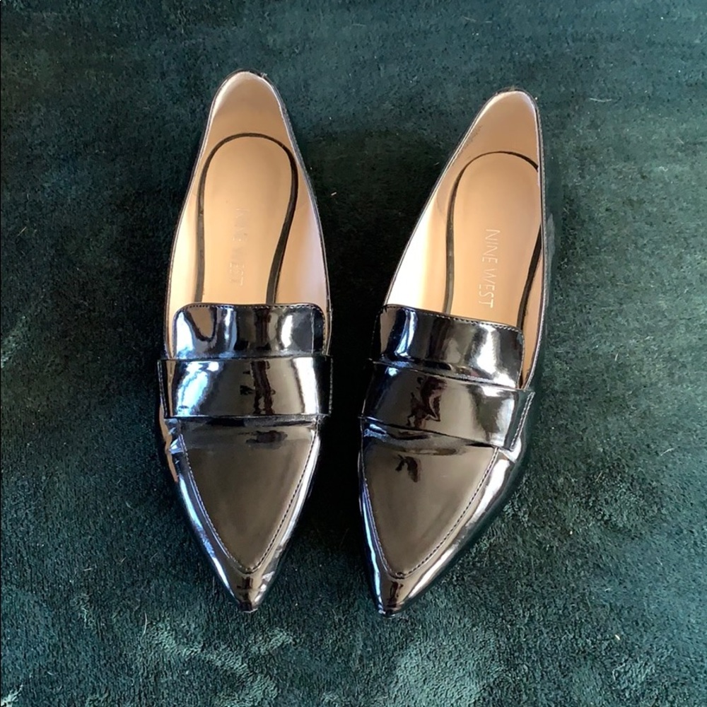Nine West flat points. 7
